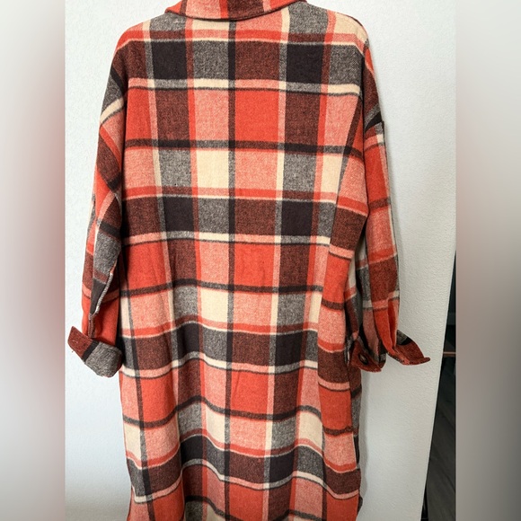 Cozy Plaid Utility Jacket - Picture 5 of 5